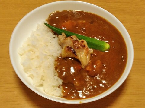 チキンとオクラのせカレー